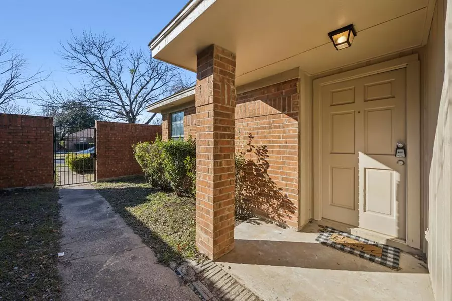 10239 Ridge Oak Street, Dallas, TX 75227