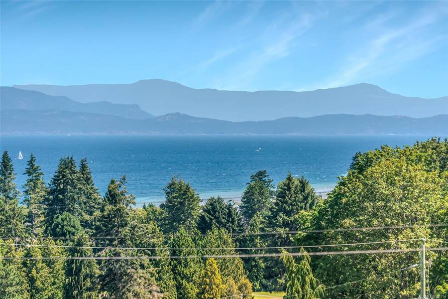 579 Beach Rd, Qualicum Beach, BC V9K 1K7