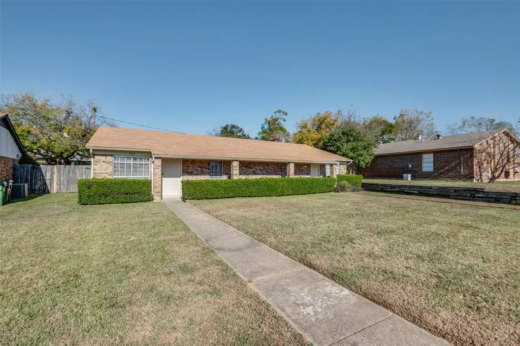 Arlington, TX 76012,2025 Oakwood Court