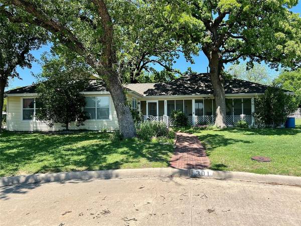 301 E Cedar Street, Nocona, TX 76255