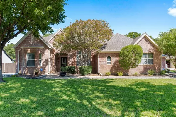 2716 Greenbrook Court, Grapevine, TX 76051