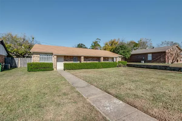 2025 Oakwood Court, Arlington, TX 76012