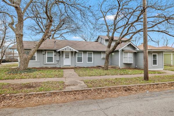 202 S Pendell Avenue, Cleburne, TX 76033