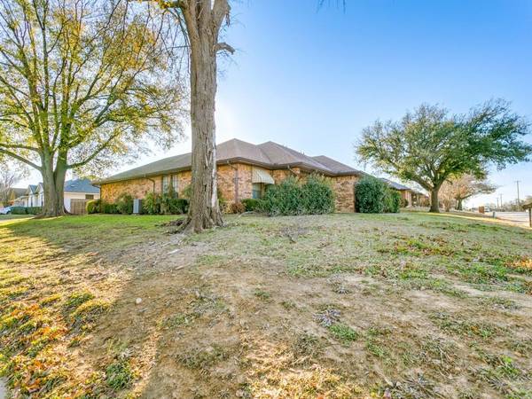 1640 Brown Trail, Hurst, TX 76054