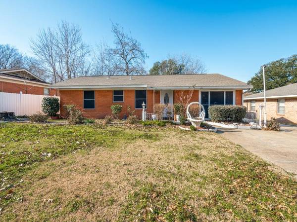 1409 Nichols Street, Ennis, TX 75119