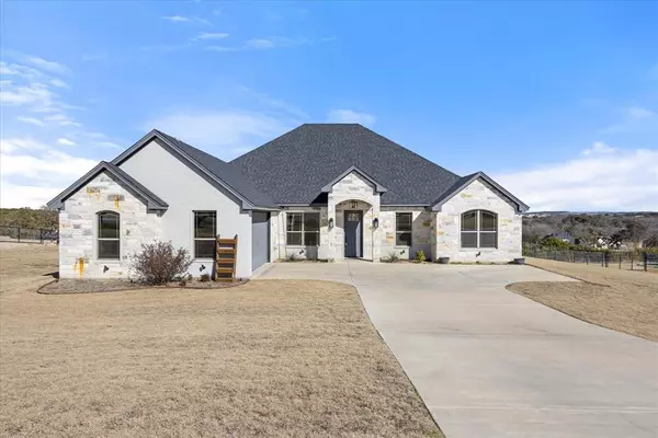 320 Kenyon Court, Granbury, TX 76049