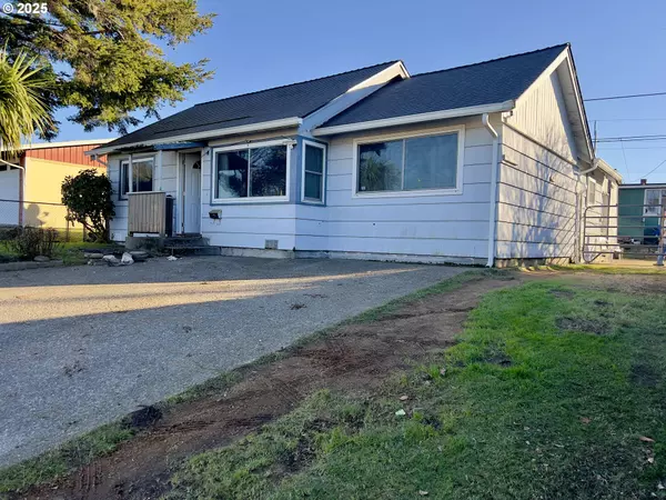 955 GARFIELD AVE, Coos Bay, OR 97420