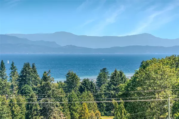 579 Beach Rd, Qualicum Beach, BC V9K 1K7