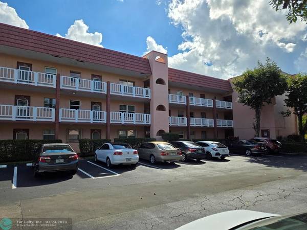 9440 Sunrise Lakes Blvd  #311, Sunrise, FL 33322