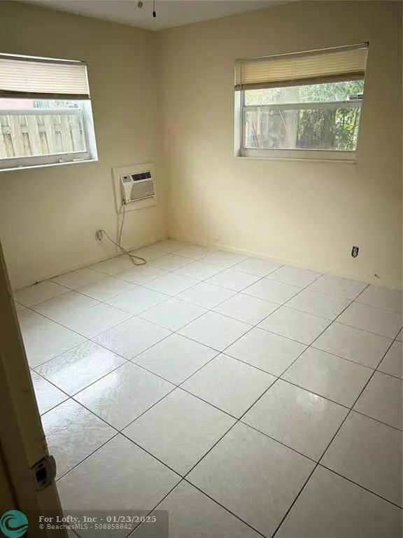 Sunrise, FL 33313,1477 NW 60 AVENUE  #2