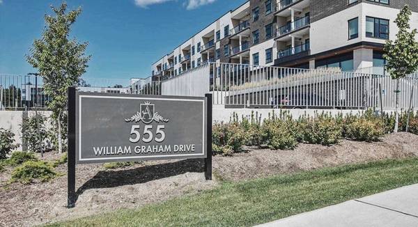 555 William Graham DR #304, Aurora, ON L4G 7C7