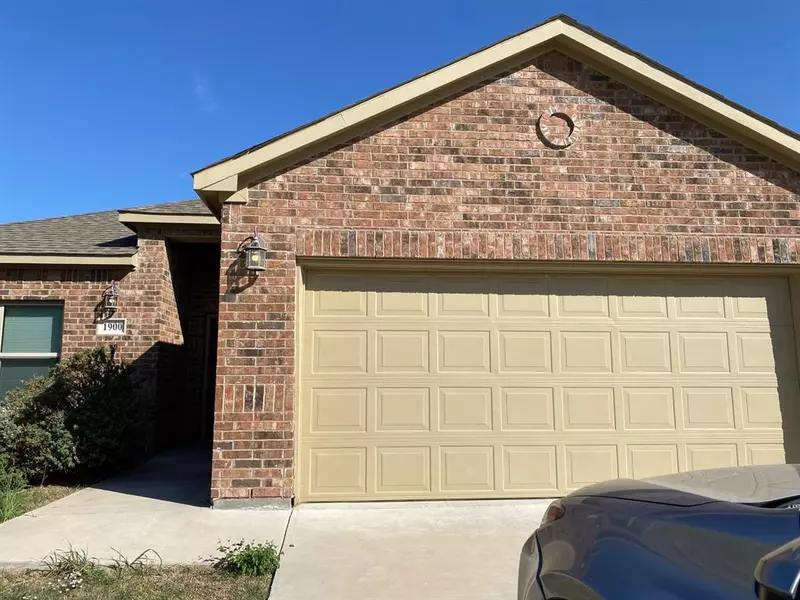 1900 Carrington Drive, Glenn Heights, TX 75154