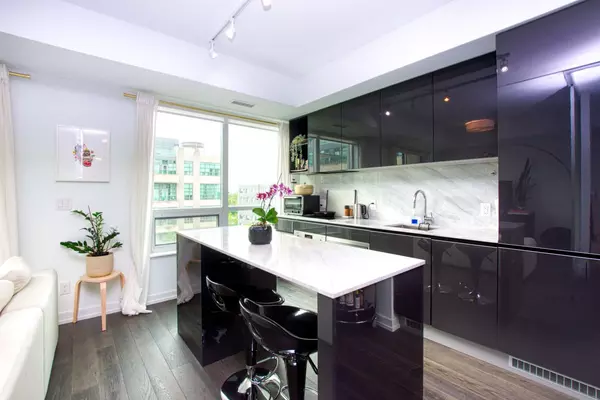 377 Madison AVE #504, Toronto C02, ON M4V 3E1