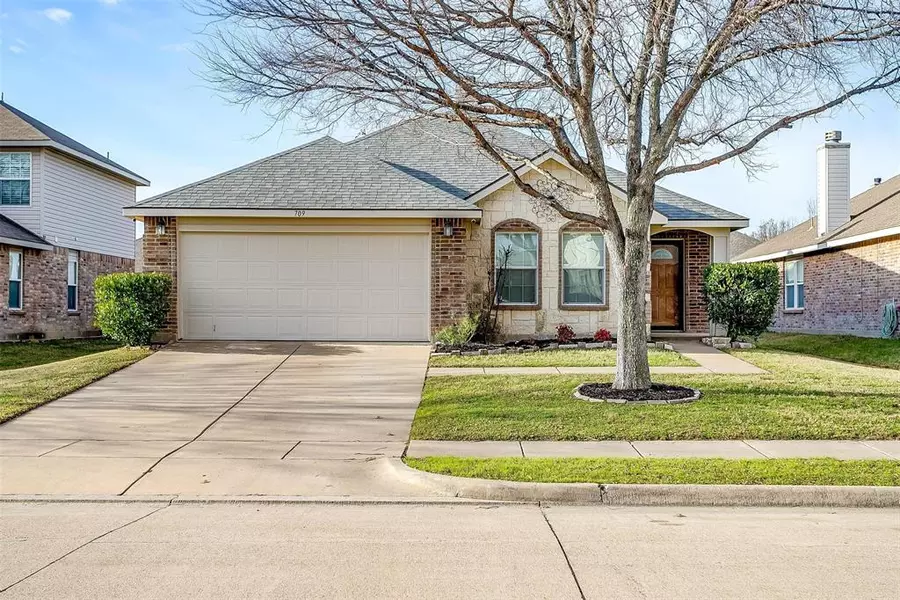 709 Crystal Drive, Burleson, TX 76028