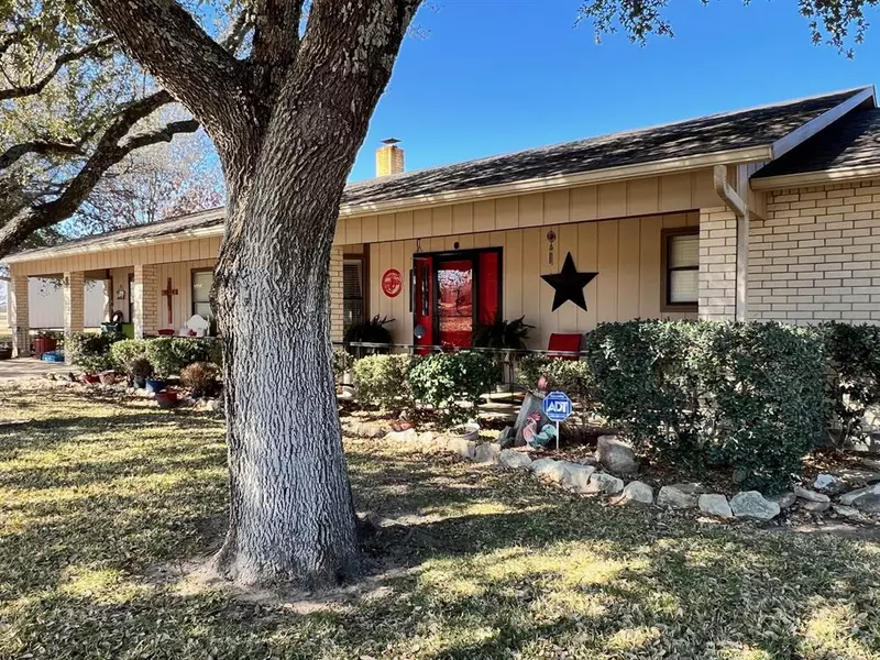 113 Bogey Circle, Comanche, TX 76442