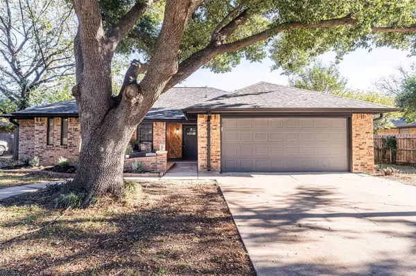 808 Ridgeview Drive, Burleson, TX 76028