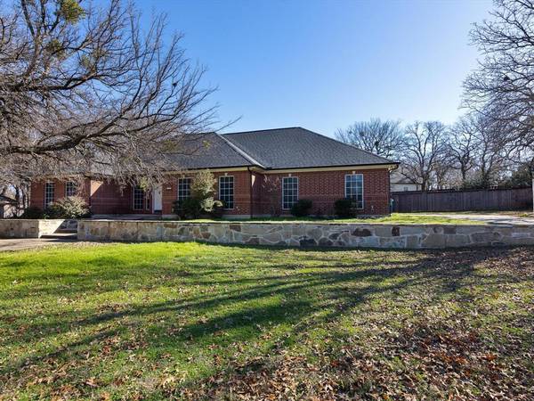 415 Hastings Drive, Runaway Bay, TX 76426