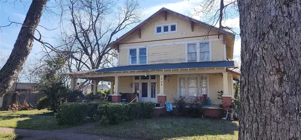 309 W San Saba Street, Wortham, TX 76693