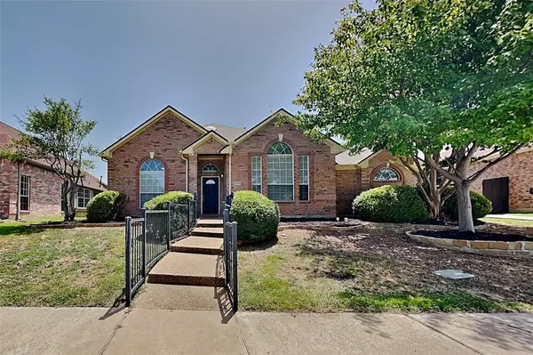 1432 Sunswept Terrace, Lewisville, TX 75077