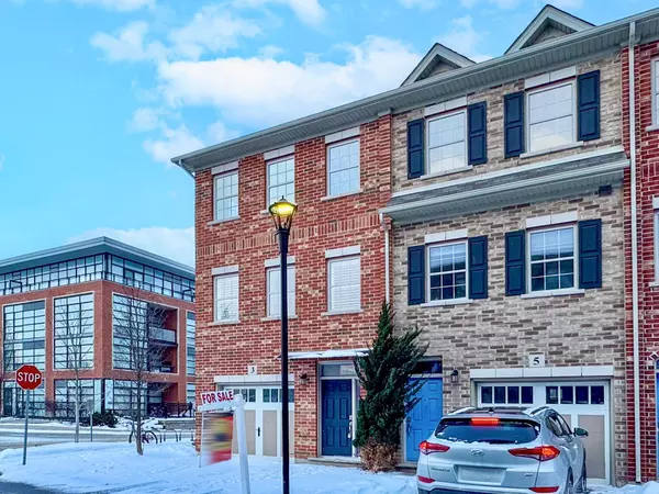 3 Hyde Park Mews, Kitchener, ON N2H 0B2