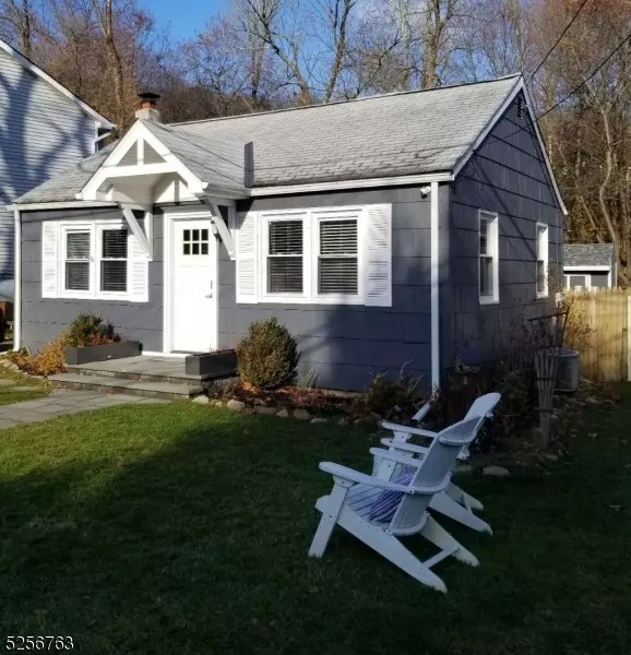 71 Point Pleasant Rd, Hopatcong Boro, NJ 07843