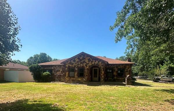 301 Warren Street, Holdenville, OK 74848