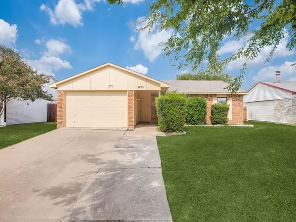 5225 Slay Drive, The Colony, TX 75056