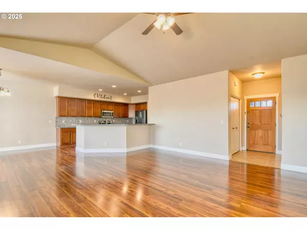 Hermiston, OR 97838,376 NW CRESTVIEW CT