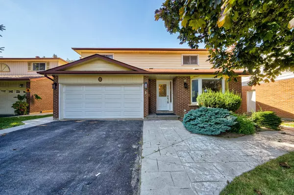 8 Deerfield CT, Whitby, ON L1N 5V1