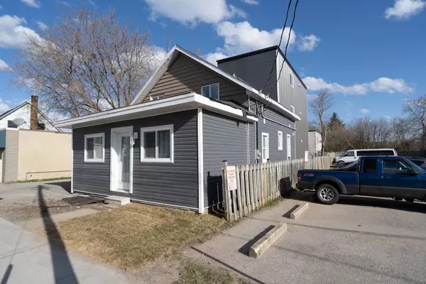 Orillia, ON L3V 2Y8,99 Colborne ST W #B