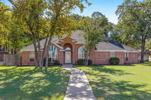 1100 Dunaway Lane, Azle, TX 76020