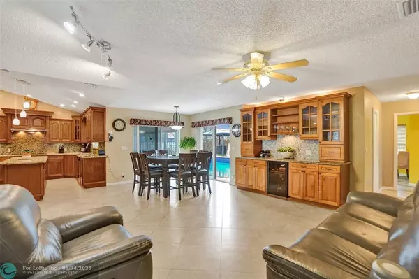 Coral Springs, FL 33071,10592 NW 7th place