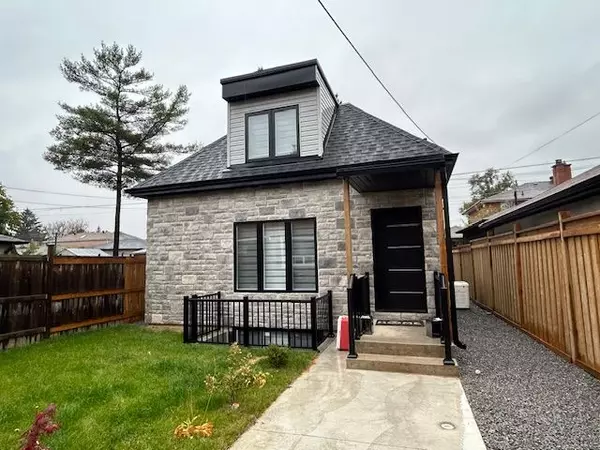 18 Thurodale AVE #A, Toronto W04, ON M6M 3B3