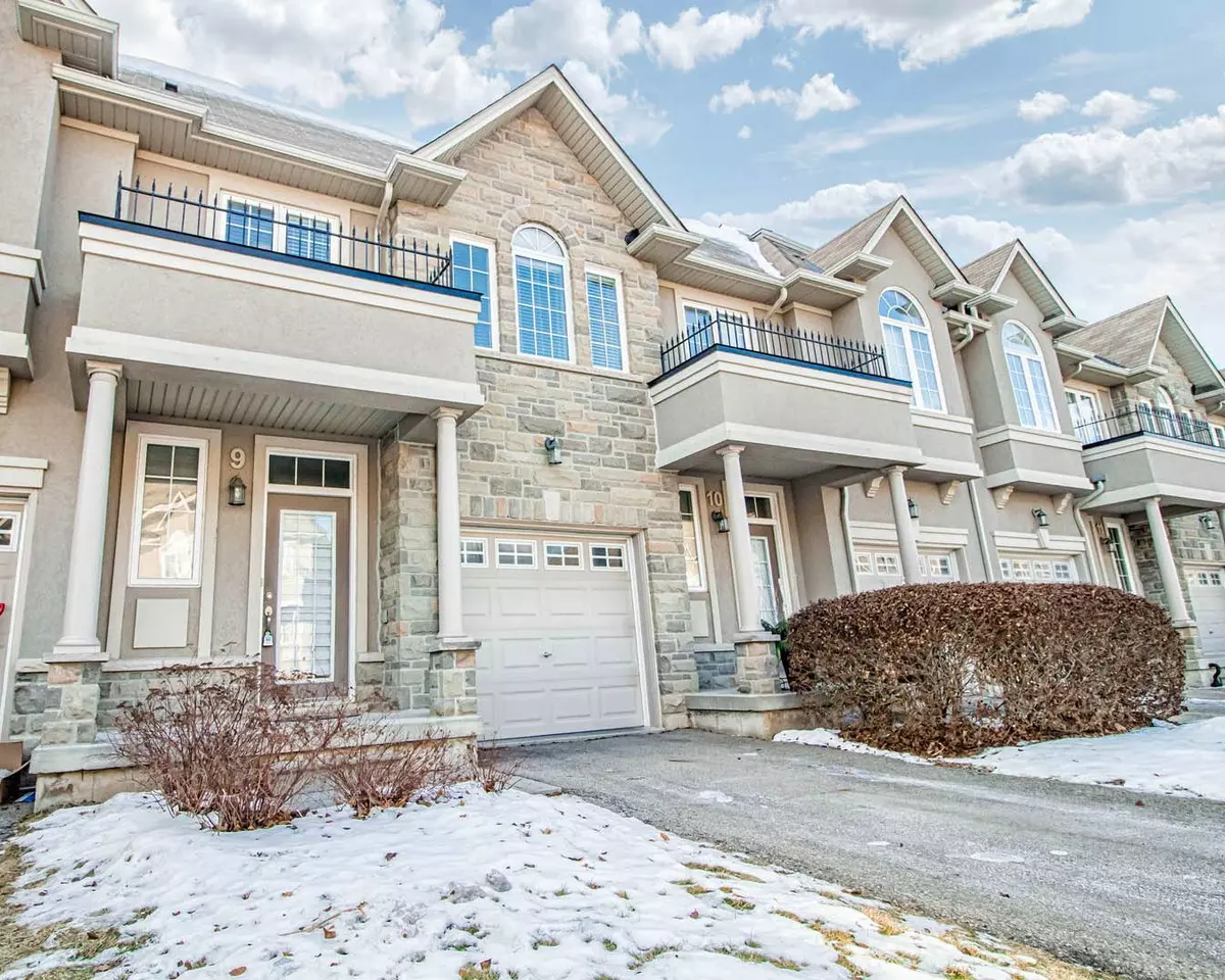 Hamilton, ON L9K 0H9,370 Stonehenge DR #9