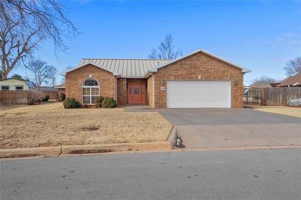 1825 Linwood Street, Weatherford, OK 73096