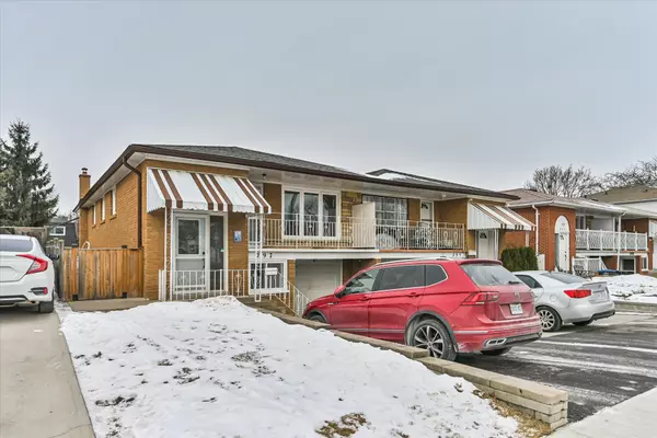 297 Thrace AVE, Mississauga, ON L5B 2B2