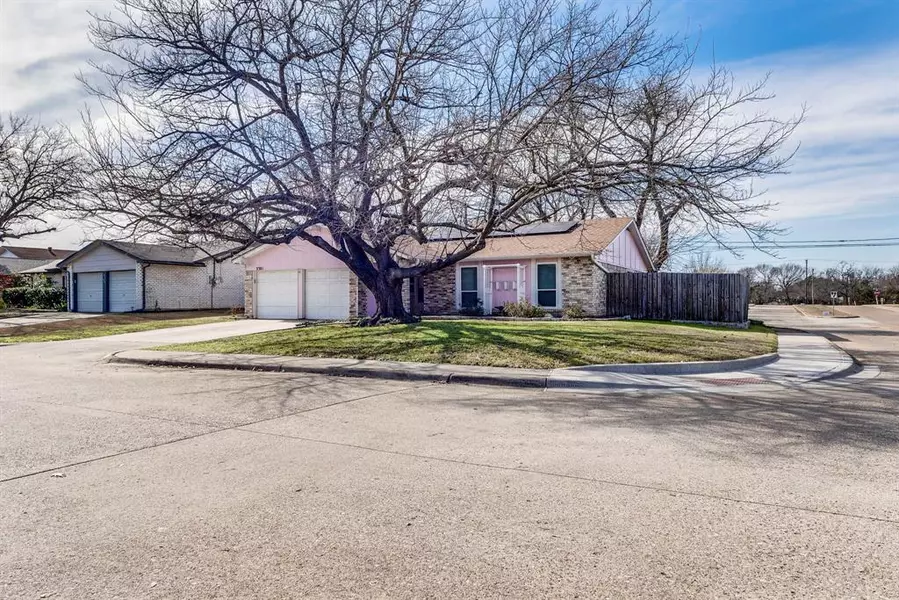 2301 Windchime Drive, Grand Prairie, TX 75051