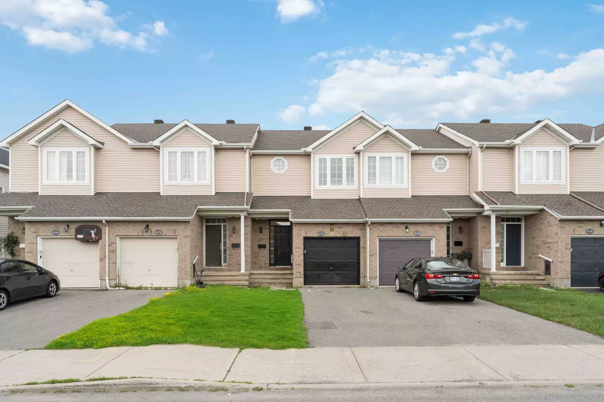 Barrhaven, ON K2J 5H6,474 Claridge DR