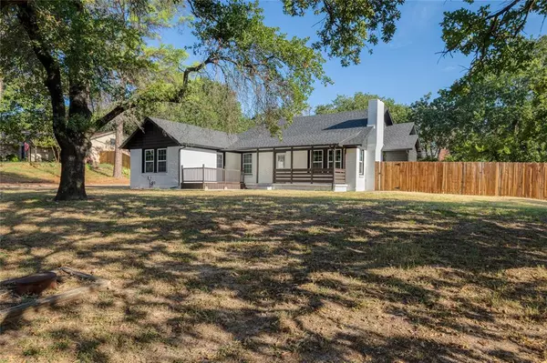 1101 Lakeview Drive, Azle, TX 76020