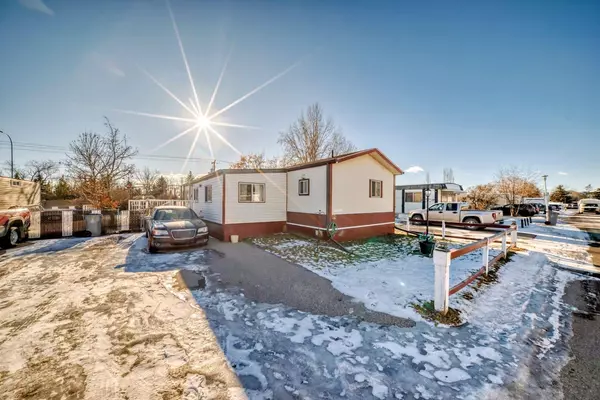 Calgary, AB T2A0W5,6724 17 AVE SE #52