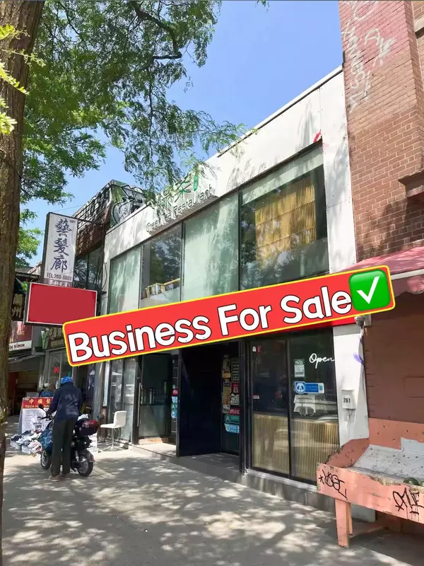 261 Spadina Ave AVE #Upper, Toronto C01, ON M5T 2E3