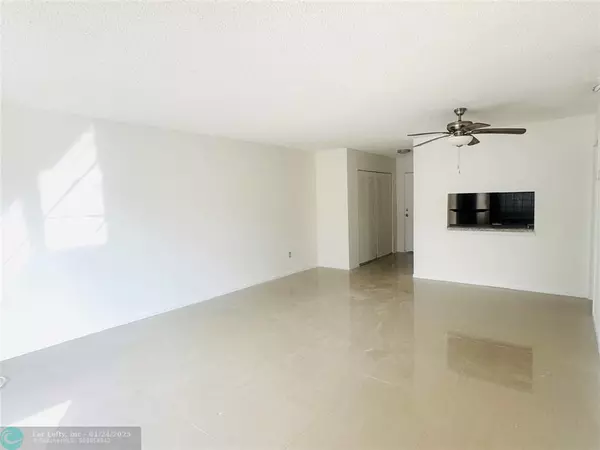 Lauderdale Lakes, FL 33313,4848 NW 24th Ct  #330