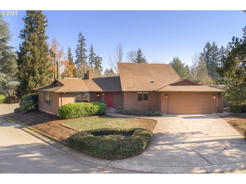 1012 NW OAKWOOD CIR, Mc Minnville, OR 97128