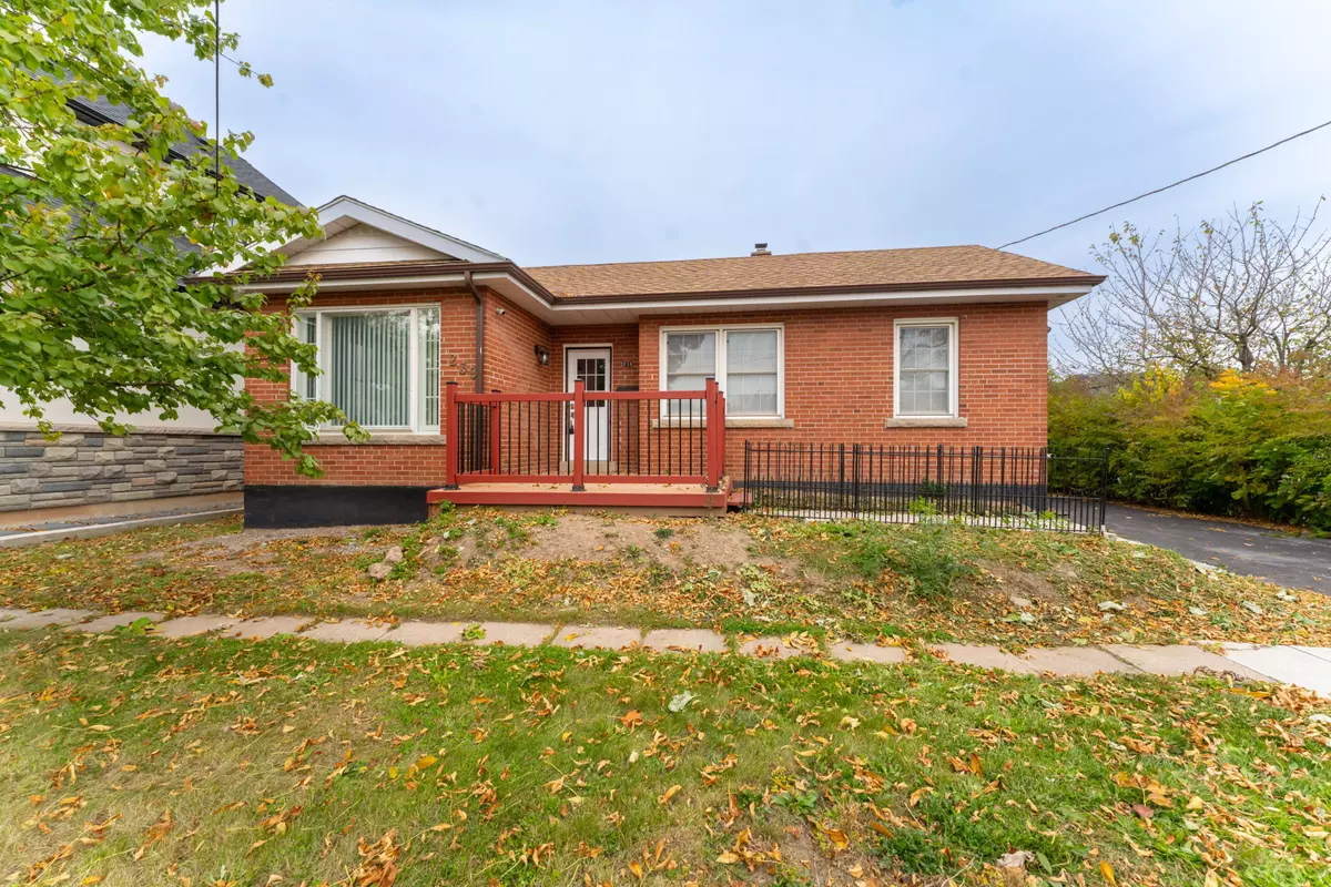 Oakville, ON L6K 2W3,239 Margaret DR #Lower