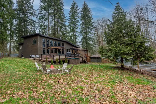 3401 Lodge Dr, Black Creek, BC V9J 1E3