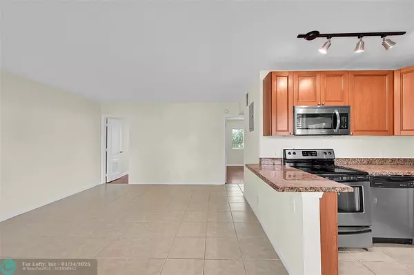 Wilton Manors, FL 33334,2655 NE 8th Ave  #210