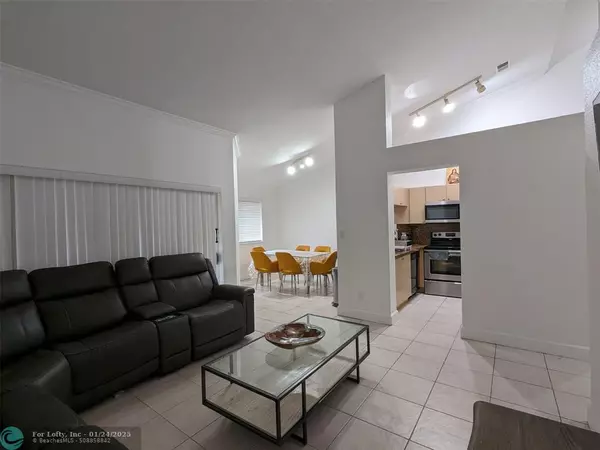 914 Coral Club Dr  #914, Coral Springs, FL 33071