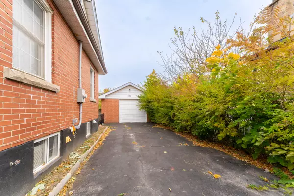 Oakville, ON L6K 2W3,239 Margaret DR #Lower