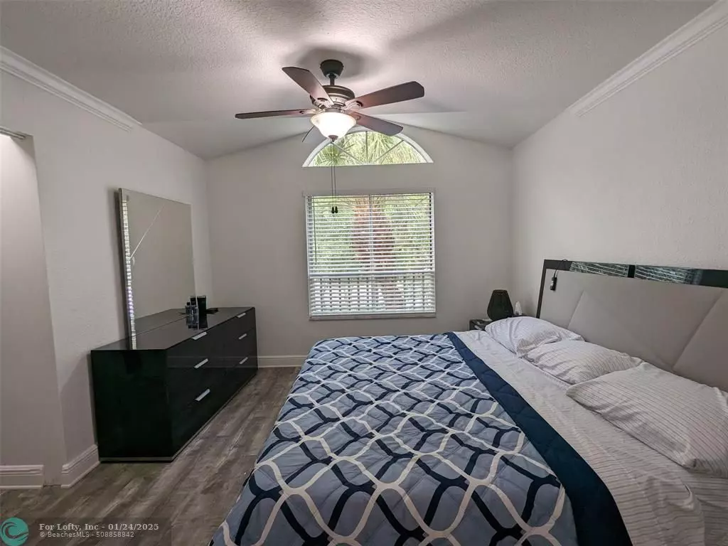 Coral Springs, FL 33071,914 Coral Club Dr  #914