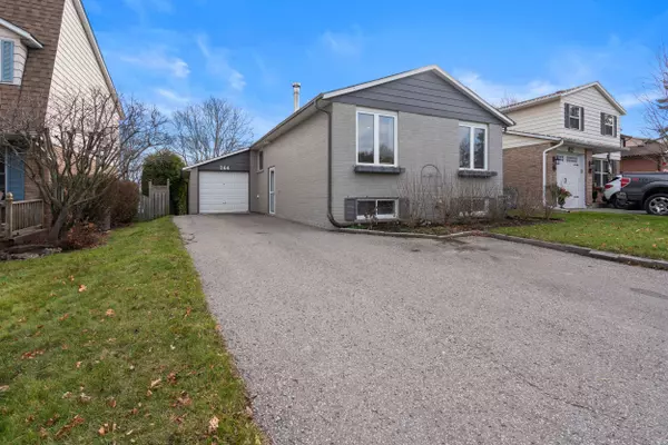 264 Currey CRES, Newmarket, ON L3Y 5M9